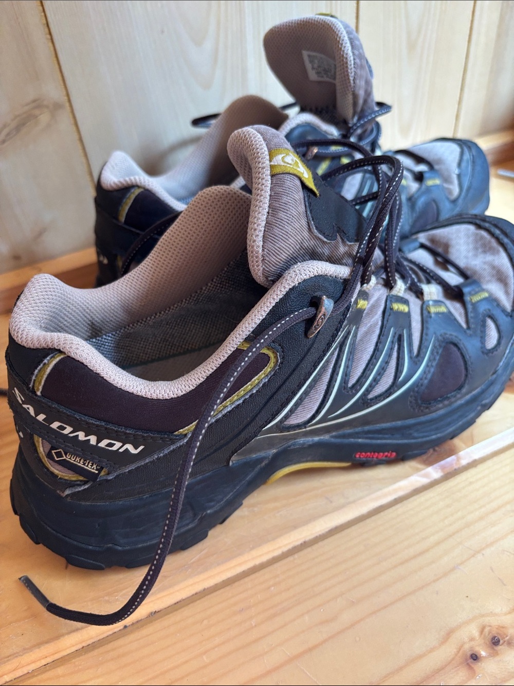 Salomon women’s Brown Trail hiking Shoes - Gore-Tex 8.5